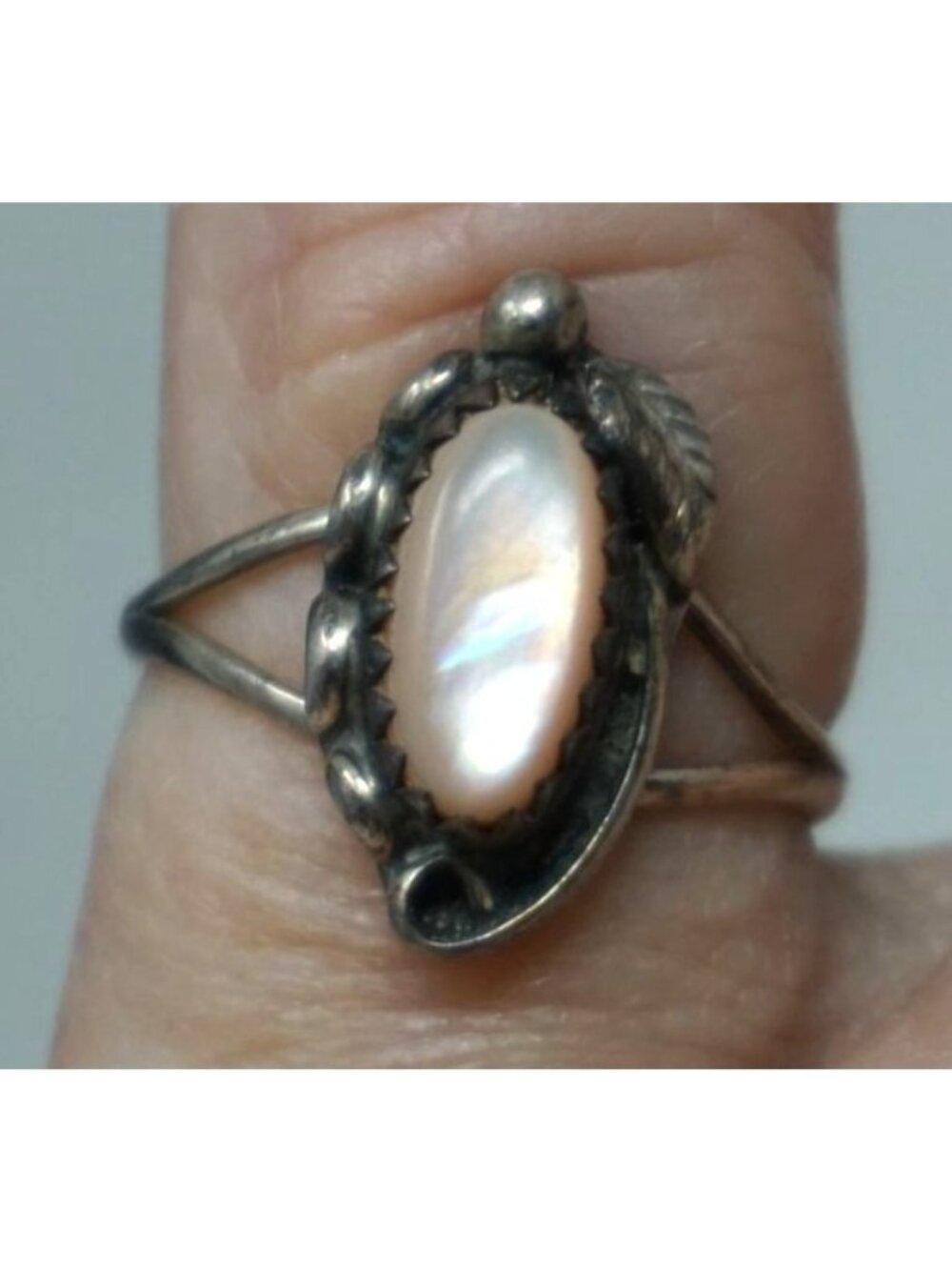 VTG SC Sterling Silver Pink Mother Of Pearl Oval Ring Size 6 Leaf Accent  #RB6